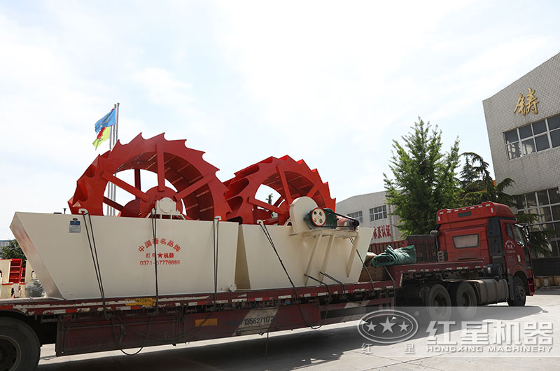 2臺設備裝車發貨 2臺設備裝車發貨