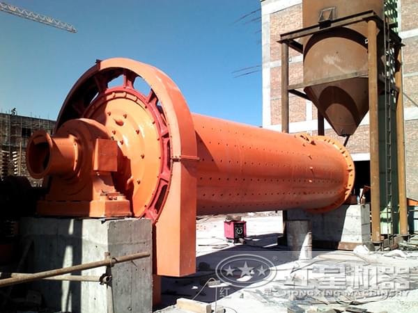 球磨機(jī)現(xiàn)場(chǎng)圖 球磨機(jī)現(xiàn)場(chǎng)圖