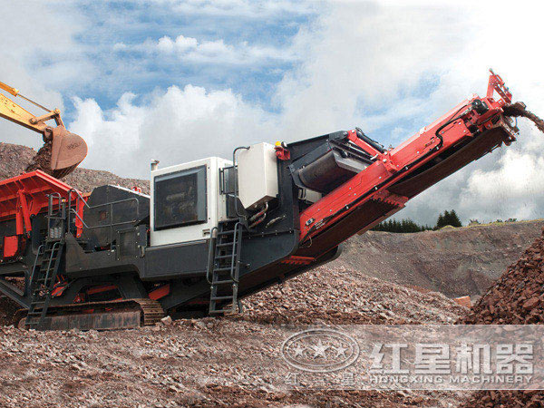 時(shí)產(chǎn)300噸移動(dòng)破碎站展示