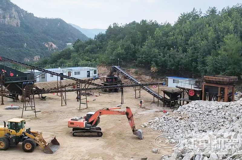廣東客戶碎石機工作現場圖片