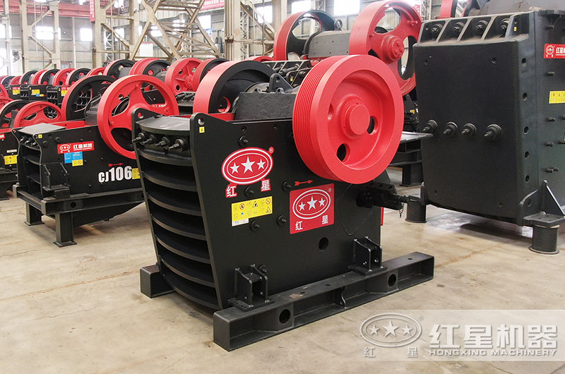 輝綠巖顎式破碎機(jī)圖片