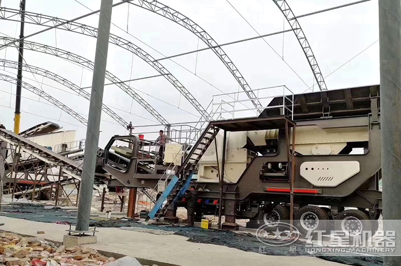 69式移動破碎機工作現場實拍圖