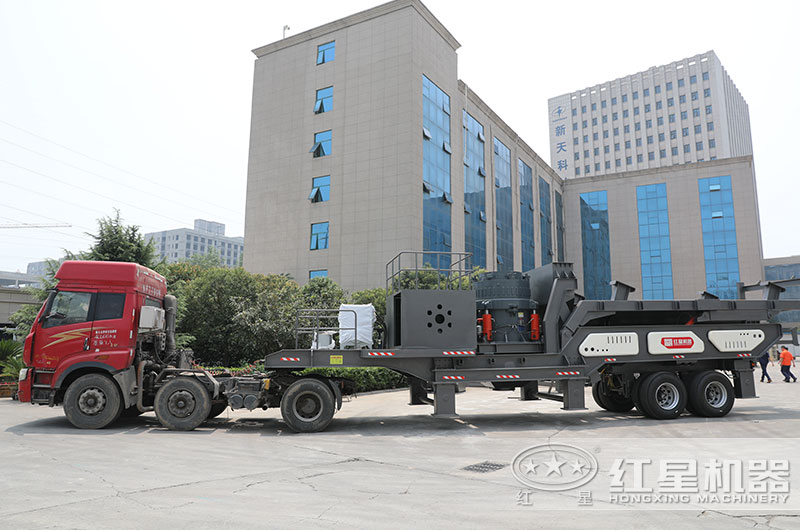 移動破碎機直接開往客戶現場 移動破碎機直接開往客戶現場
