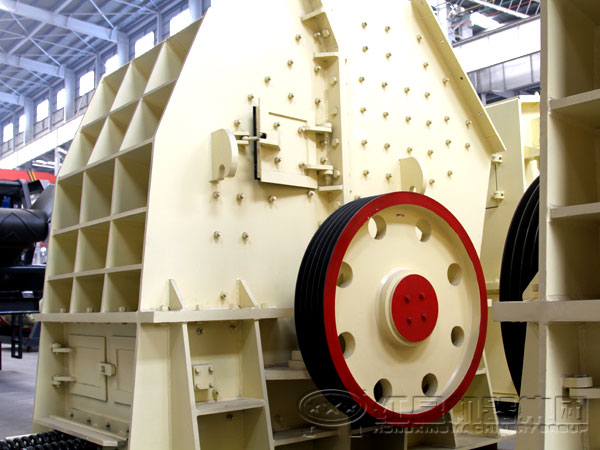 大型反擊式破碎機