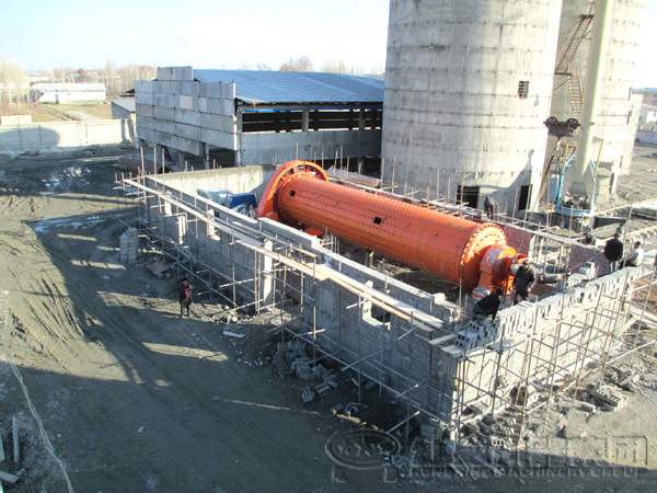 球磨機現場工作圖