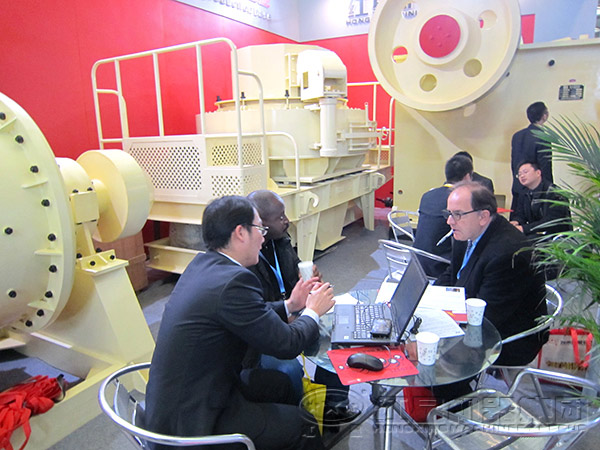 紅星河南破碎機廠