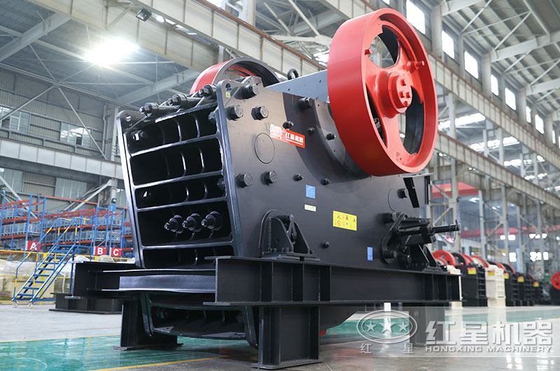 顎式鵝卵石破碎機圖片