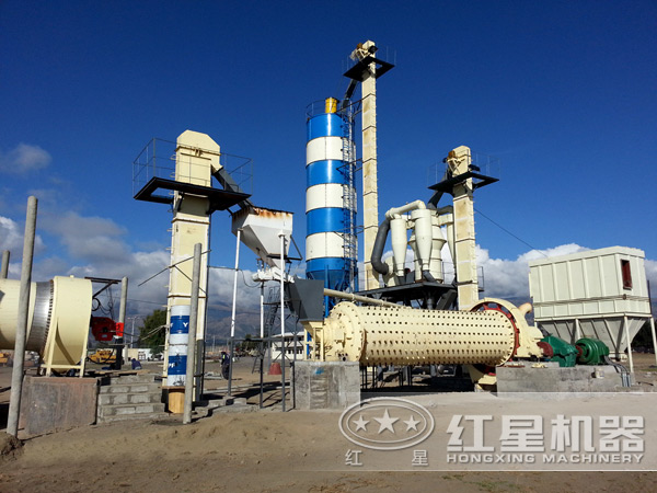 陶瓷球磨機現(xiàn)場工作圖