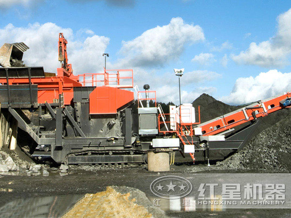 移動破碎機(jī)現(xiàn)場圖