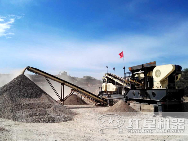 移動破碎機(jī)現(xiàn)場圖