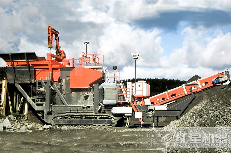 履帶式移動破碎機現(xiàn)場工作圖 履帶式移動破碎機現(xiàn)場工作圖