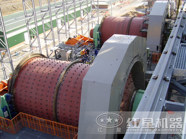 球磨機現(xiàn)場圖
