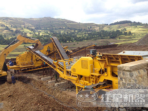 移動破碎機現場工作圖 移動破碎機現場工作圖