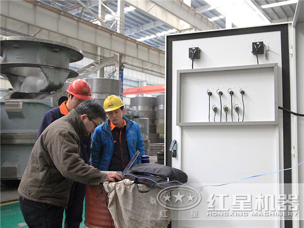 科研人員生產廠區工作圖