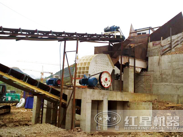 水泥塊重錘式破碎機現(xiàn)場工作圖 水泥塊重錘式破碎機現(xiàn)場工作圖