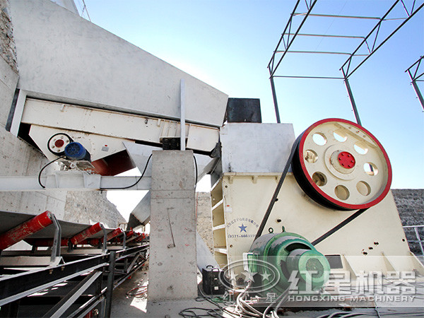 顎式砸石機客戶現場