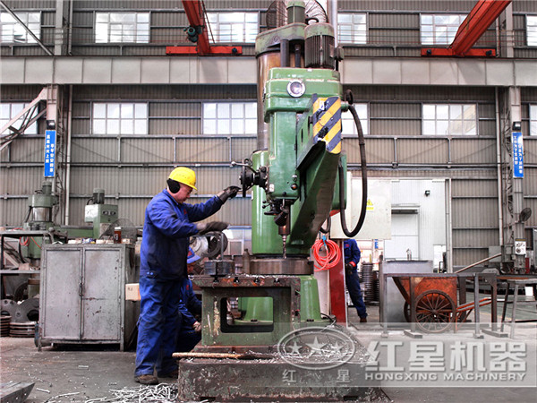 顎式碎石機的加工鑄造現場 顎式碎石機的加工鑄造現場