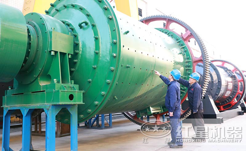 專業技術人員對成品球磨機進行檢查 專業技術人員對成品球磨機進行檢查