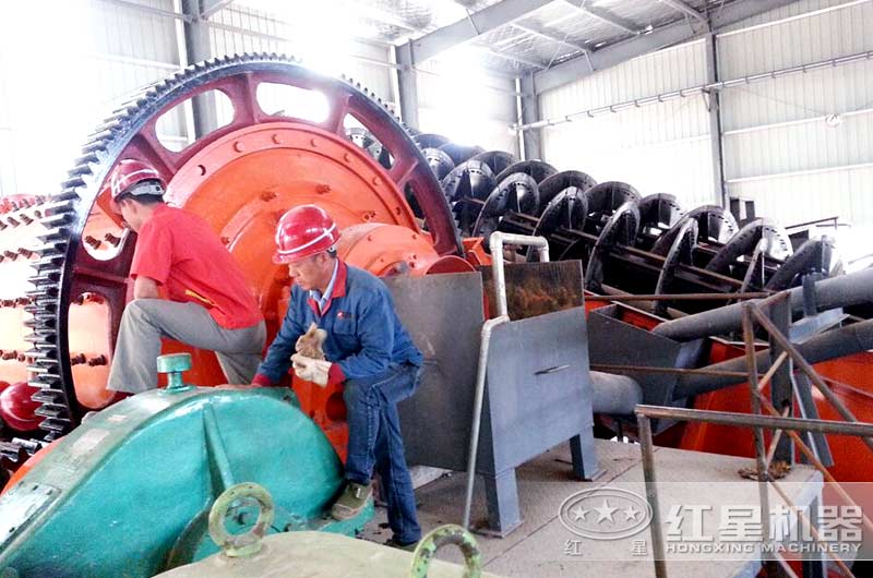 合理操作格子型球磨機(jī)作業(yè)現(xiàn)場