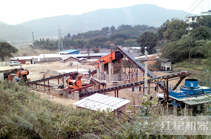 新型環(huán)保制砂機(jī)作業(yè)現(xiàn)場(chǎng) 新型環(huán)保制砂機(jī)作業(yè)現(xiàn)場(chǎng)