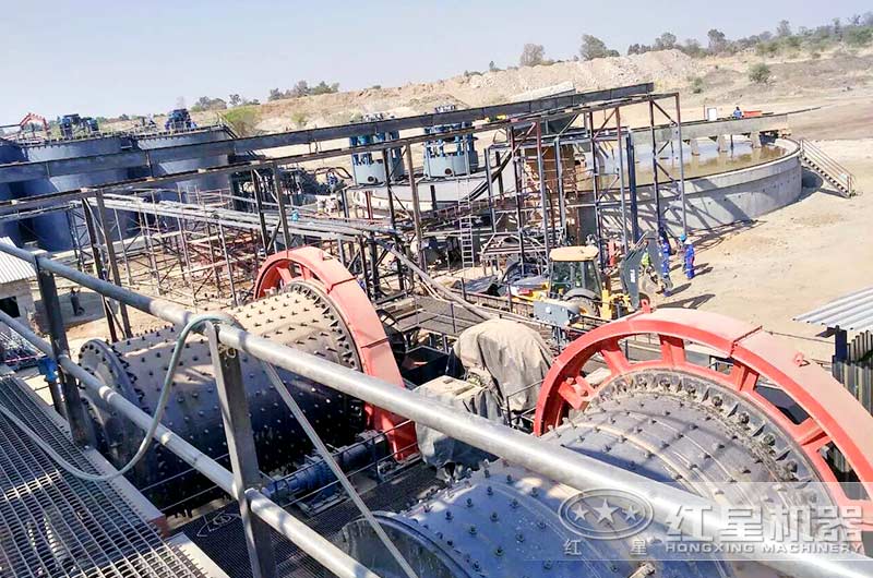 1000噸大型球磨機工作現場圖 1000噸大型球磨機工作現場圖