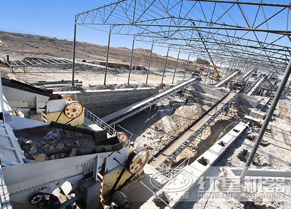 顎式破碎機加工花崗巖的現場圖