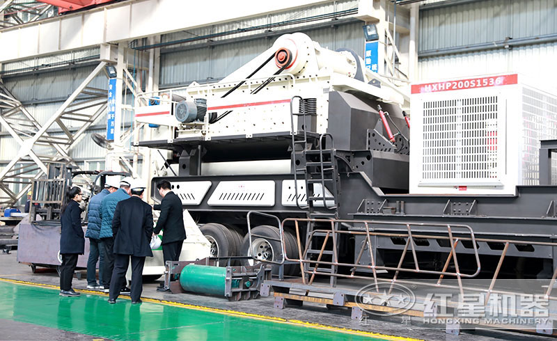 用戶參觀紅星2000噸移動打石機設備