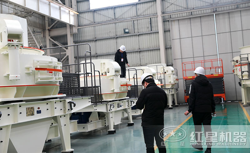 用戶(hù)參觀紅星新型環(huán)保制砂機(jī) 用戶(hù)參觀紅星新型環(huán)保制砂機(jī)