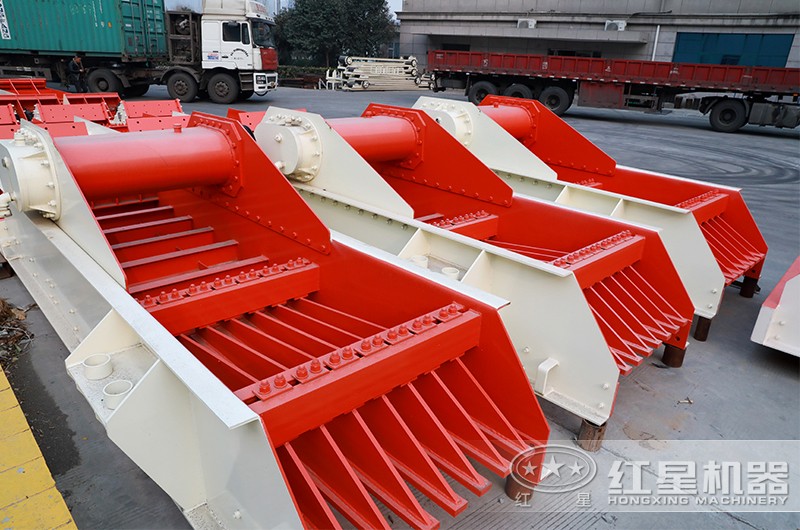 振動給料機保證顎式破碎機均勻給料，是其正常運轉的必要條件