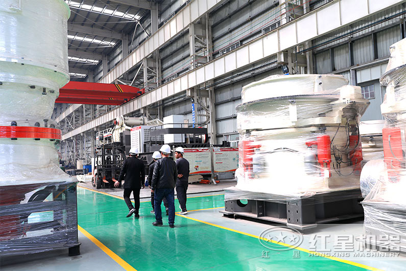 客戶參觀紅星圓錐破碎機生產車間 客戶參觀紅星圓錐破碎機生產車間