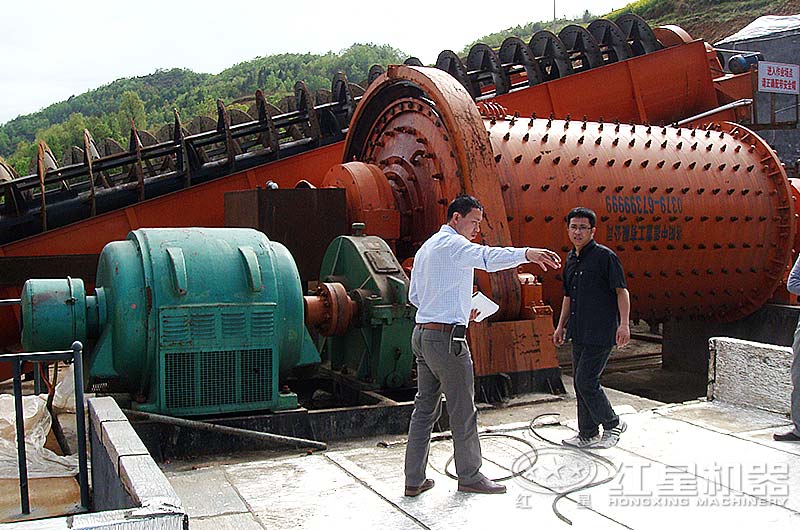 陶瓷球磨機裝配現場 陶瓷球磨機裝配現場
