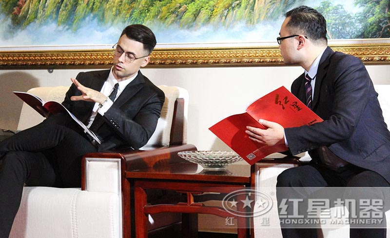 紅星機器專業工程師為客戶定制方案 紅星機器專業工程師為客戶定制方案
