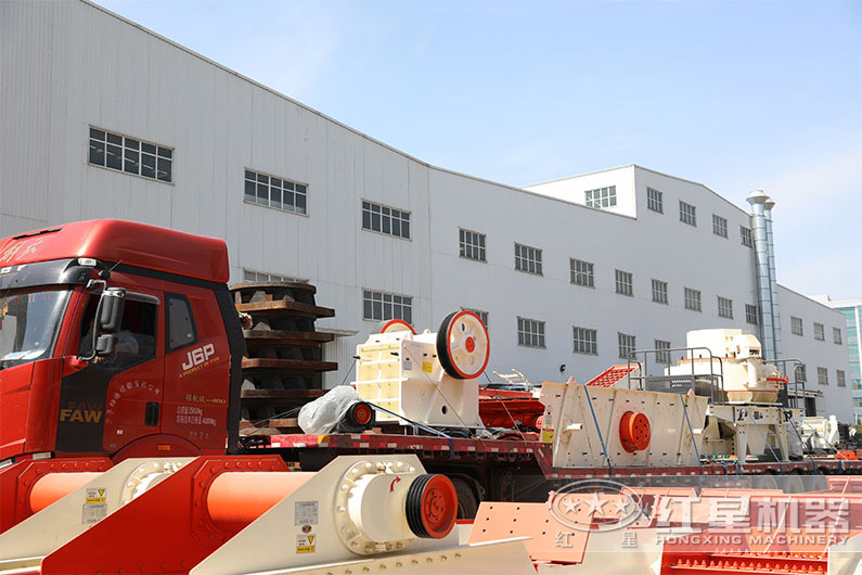 鄭州碎石機械設備發貨現場 鄭州碎石機械設備發貨現場