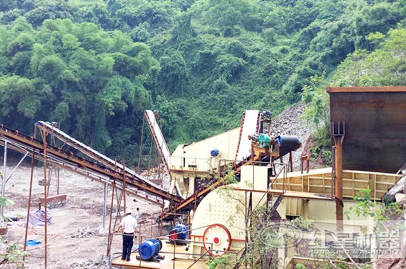 錘式破碎機現場