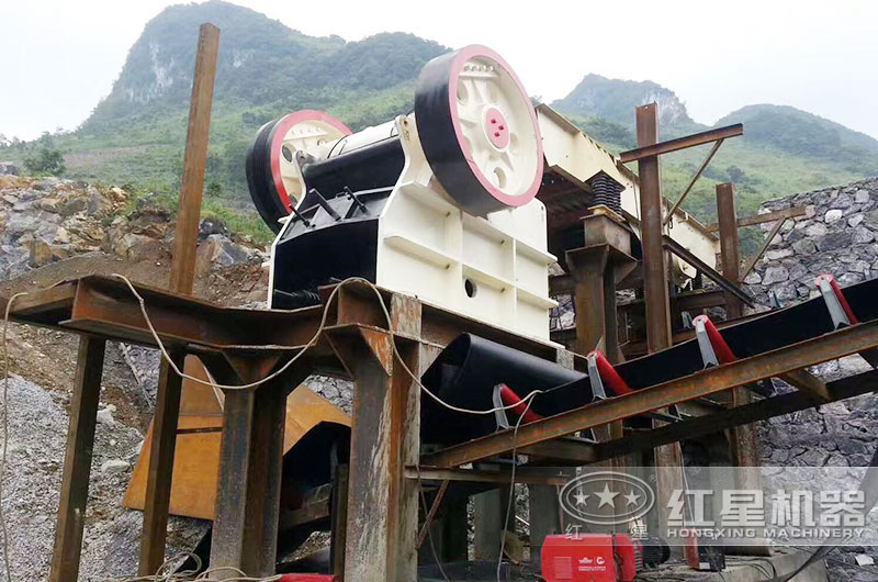 HD德版顎式破碎機現(xiàn)場實拍