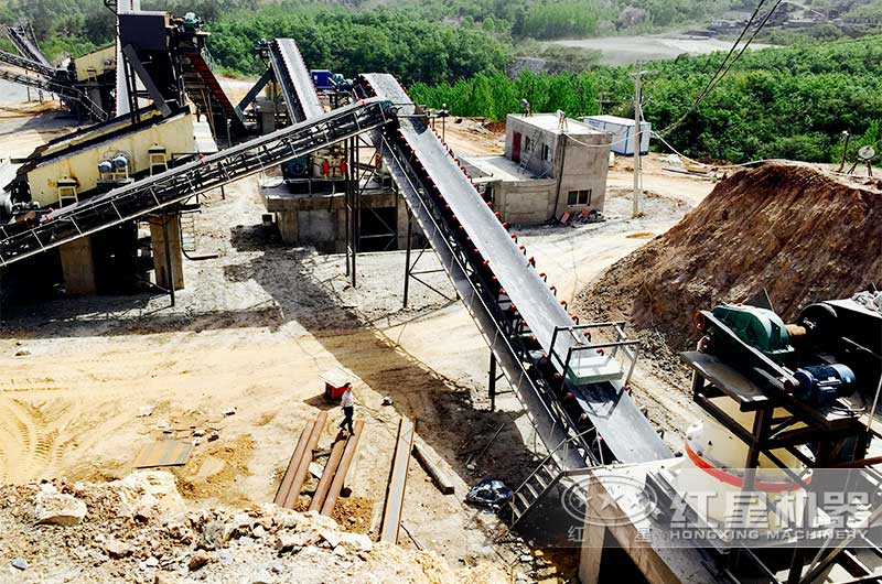 時產(chǎn)200噸花崗巖破碎生產(chǎn)線現(xiàn)場