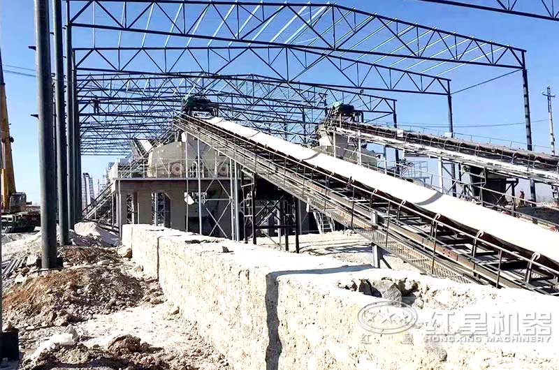 時產(chǎn)800噸石灰石破碎生產(chǎn)線現(xiàn)場