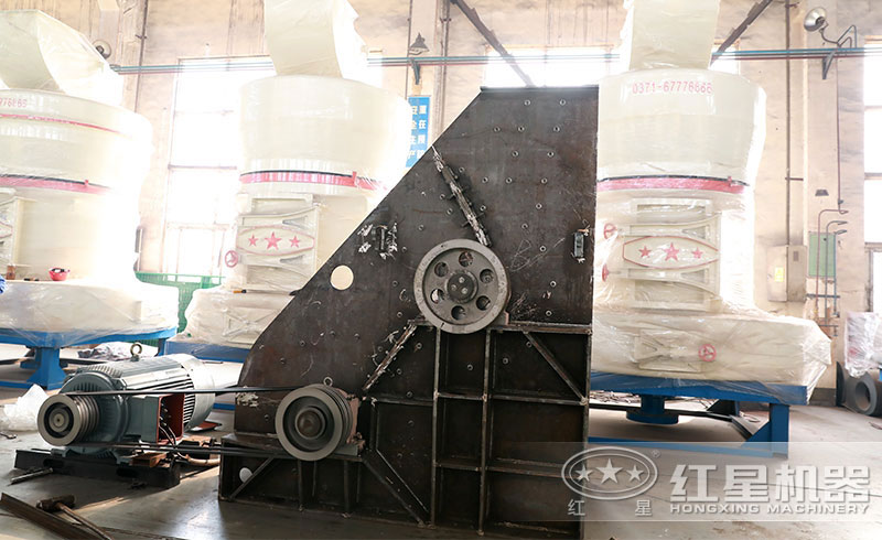 煤矸石破碎機車間作業圖