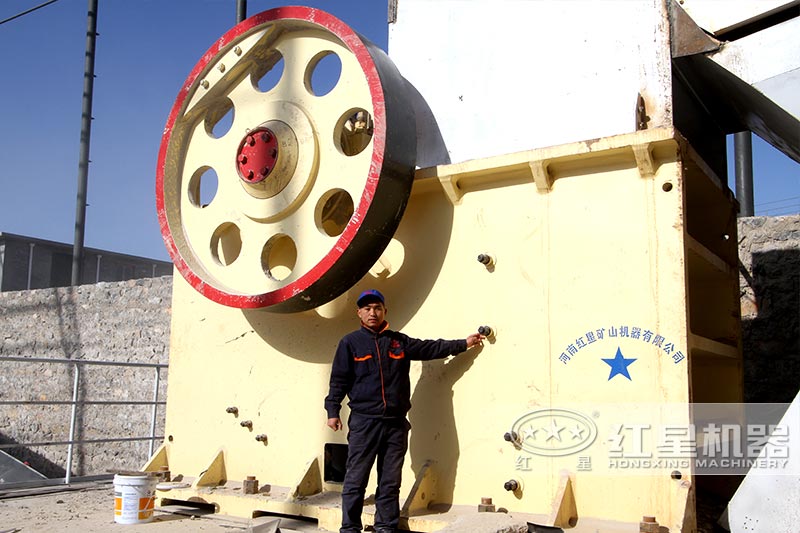 鄂破機(jī)作業(yè)現(xiàn)場(chǎng) 鄂破機(jī)作業(yè)現(xiàn)場(chǎng)