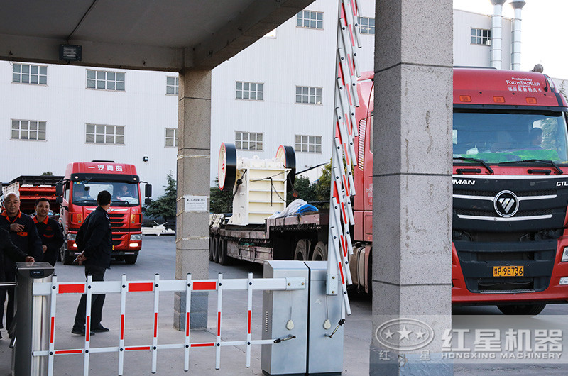 時產100噸石料的破碎加工設備發貨現場 時產100噸石料的破碎加工設備發貨現場