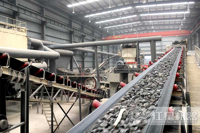 帶著石料運輸的皮帶運輸機 帶著石料運輸的皮帶運輸機