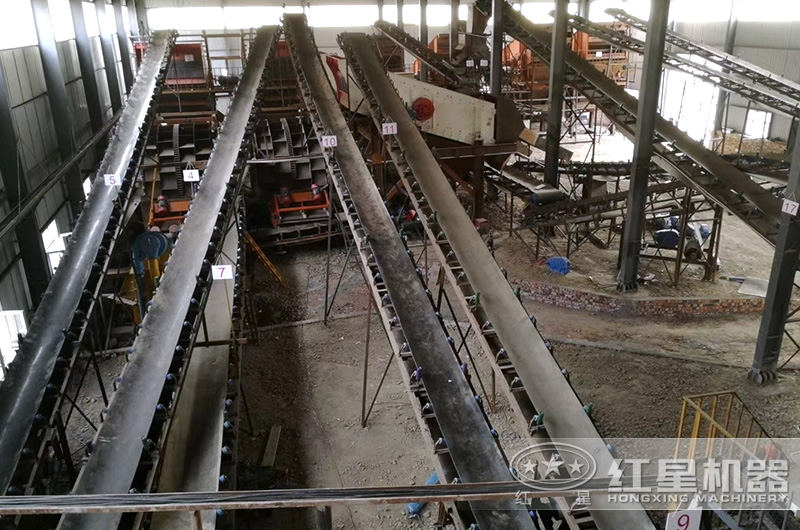 皮帶運輸機連接整個制砂現場 皮帶運輸機連接整個制砂現場