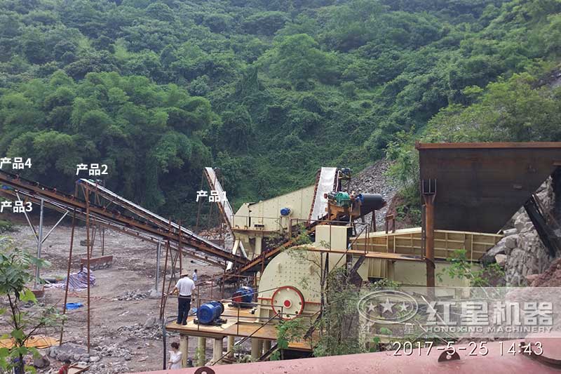 時產300噸重錘破現場實拍 時產300噸重錘破現場實拍