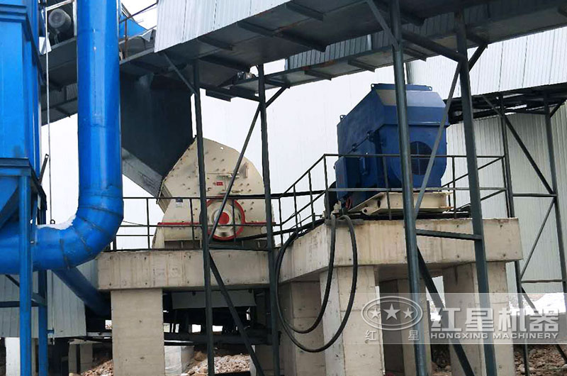 重錘破作業現場電機距離主機不遠 重錘破作業現場電機距離主機不遠