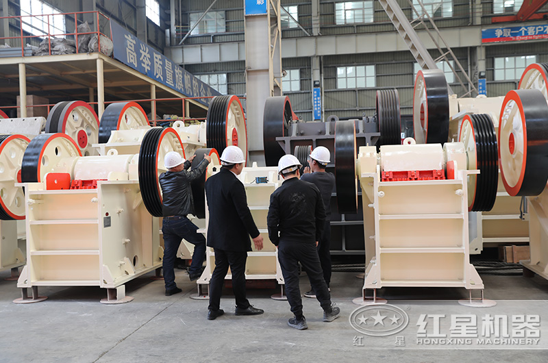 用戶參觀紅星顎式破碎機車間 用戶參觀紅星顎式破碎機車間