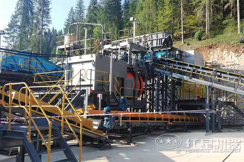 球磨機(jī)磨礦現(xiàn)場(chǎng) 球磨機(jī)磨礦現(xiàn)場(chǎng)