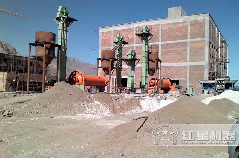 球磨機(jī)磨粉現(xiàn)場(chǎng)