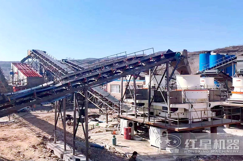 時產(chǎn)800噸石料生產(chǎn)線現(xiàn)場圖,圓錐破+制砂機(jī)破碎硬巖