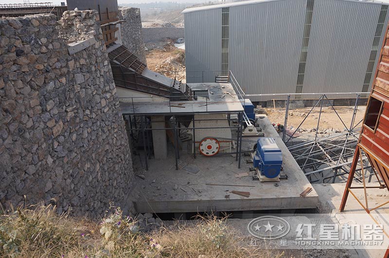 錘式破碎機現場