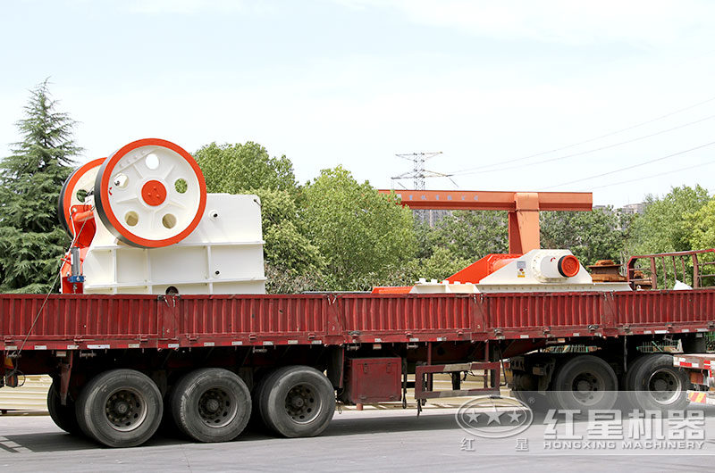 紅星六九破碎機發(fā)貨現(xiàn)場